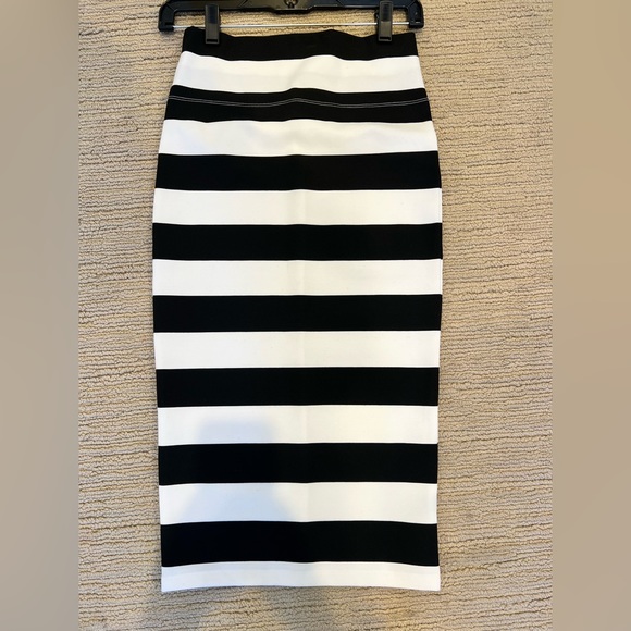 2B Bebe Dresses & Skirts - 2B Bebe Striped Pencil Skirt XS
